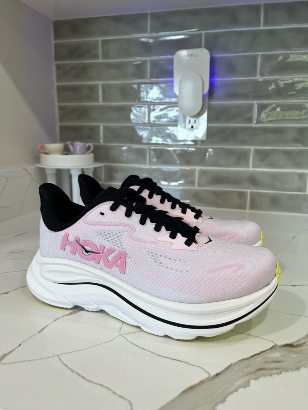 Hoka Clifton 10 WIDE Running Shoes. Women’s Size 6D Color Pink